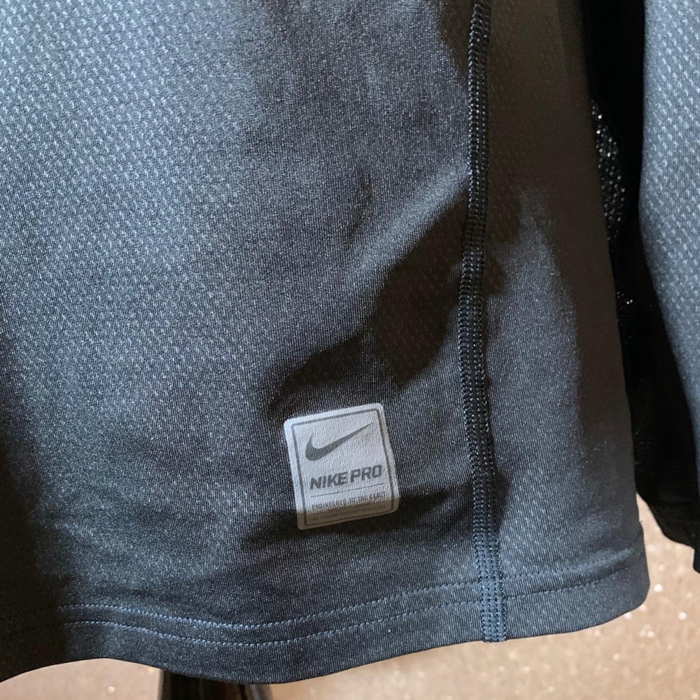 Nike Fit Black Long Sleeve                   B1 - Picture 3 of 7
